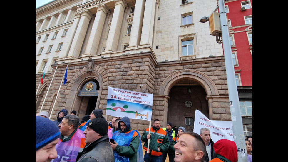 Синдикати от КНСБ и КТ „Подкрепа“ излизат на протест пред МС