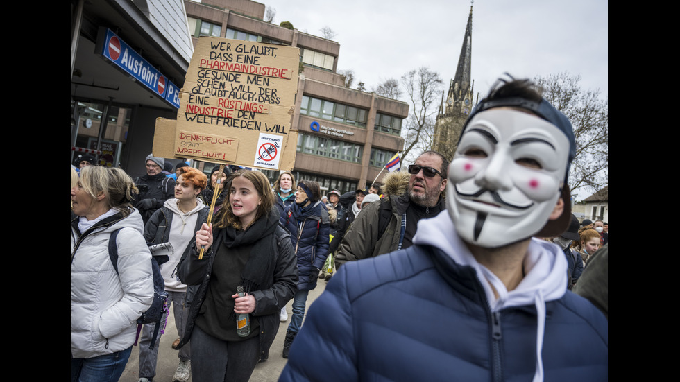 Сблъсъци с полицията по време на неразрешен протест в Германия