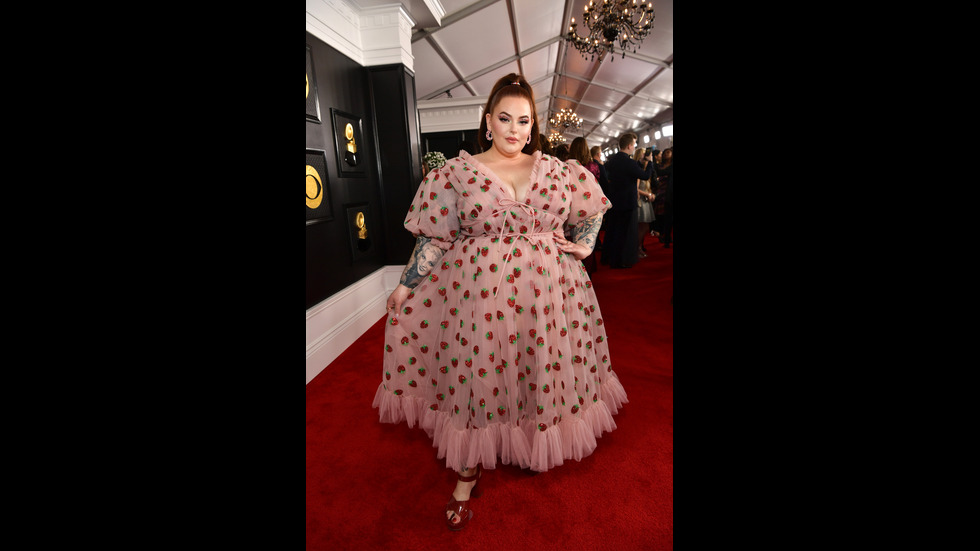 Стил и сексапил завладяха червения килим на наградите „Грами”