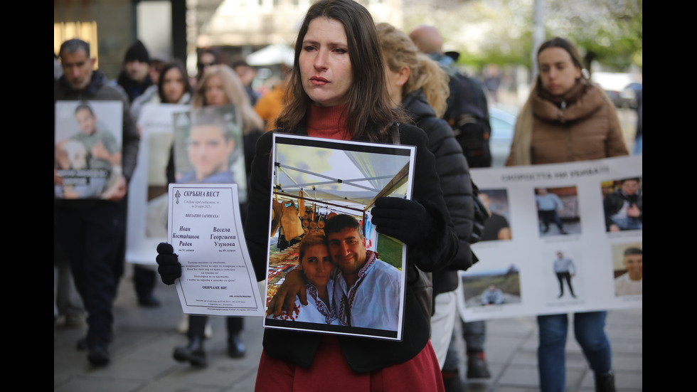 „Стига повече“: Протест в София срещу войната по пътищата