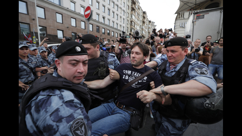 Десетки арестувани на протест в Москва