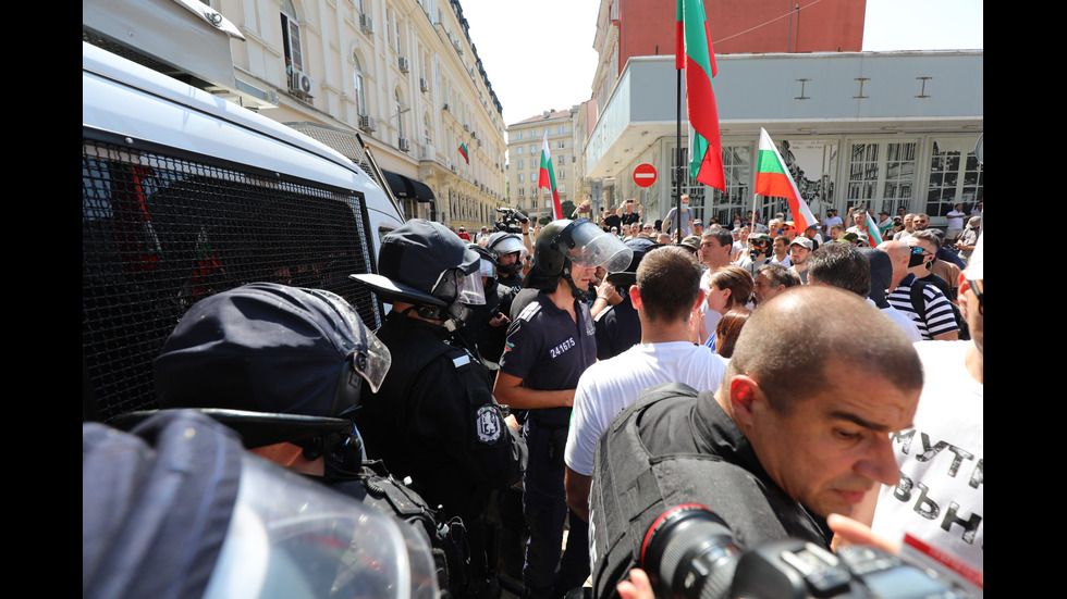 Протест пред парламента