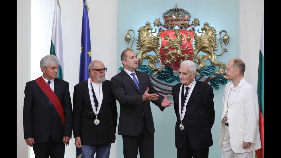 Румен Радев връчи ордени на изтъкнати българи