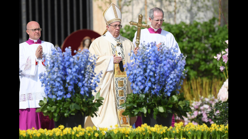 Папа Франциск отслужи великденска литургия