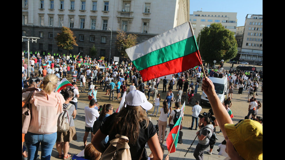 Нов голям протест пред парламента