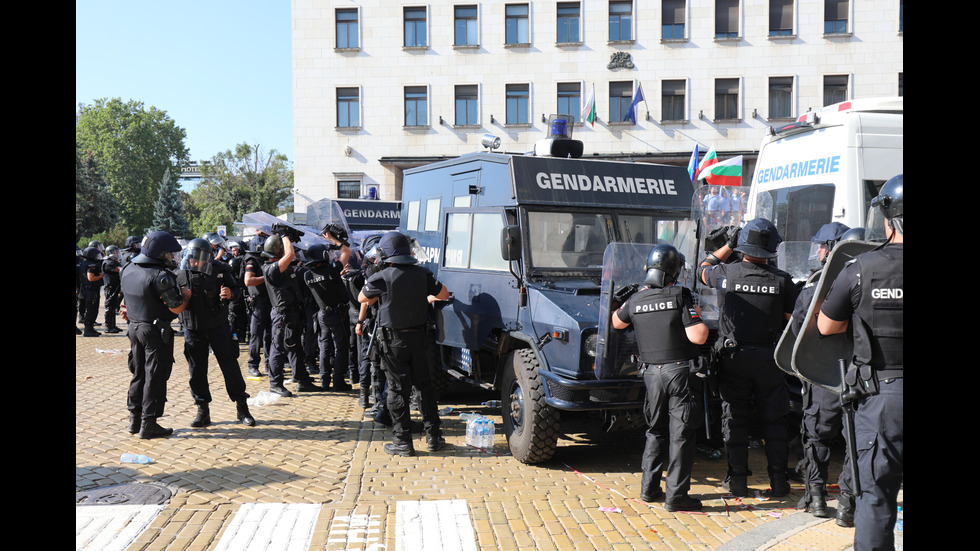 Протест пред парламента