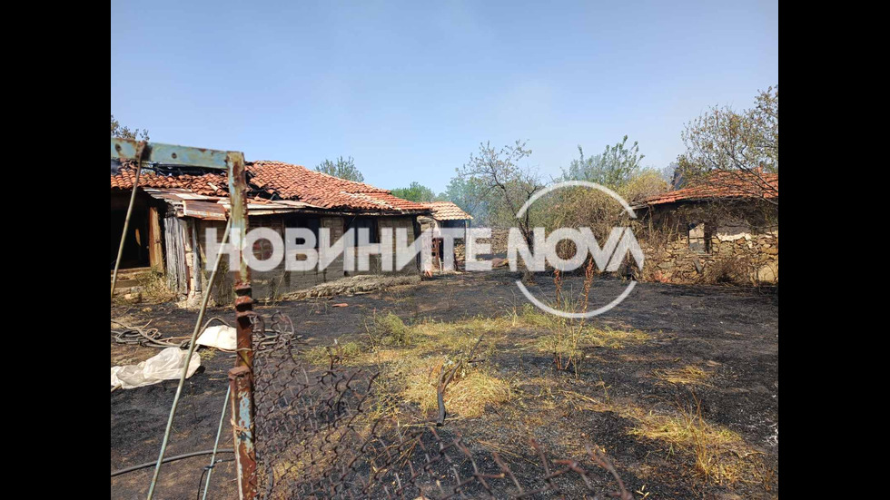 Две къщи пламнаха в пазарджишко село