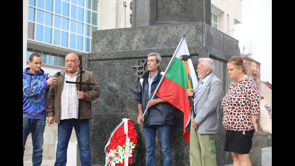 Граждани искат да се премахне статуята на София