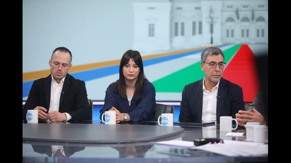 ЗАД КАДЪР: Изборният ден по NOVA В СНИМКИ