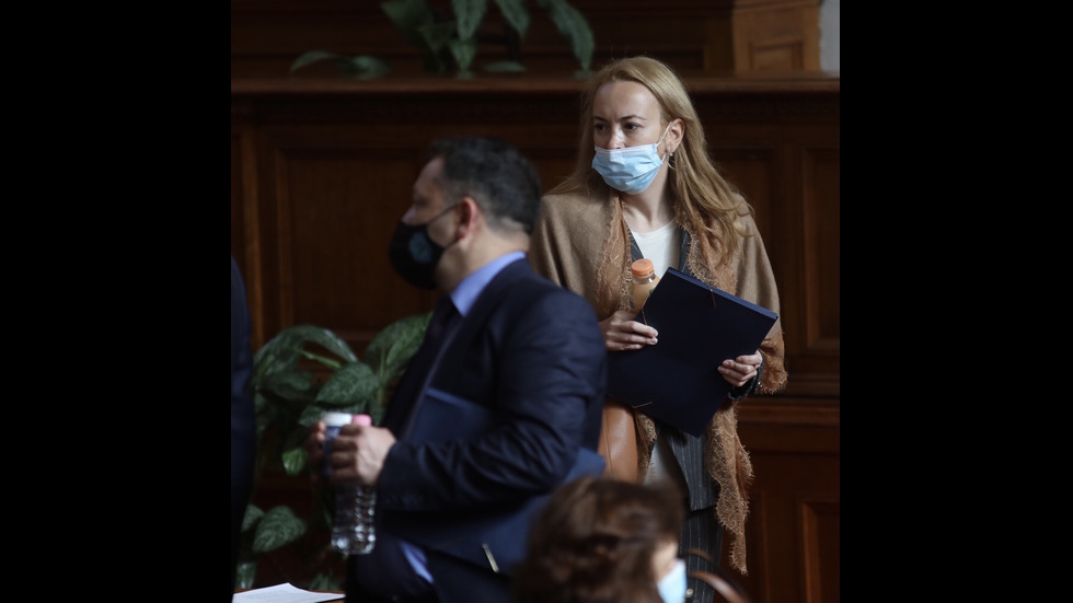 Бурни дебати в първия работен ден на новото Народно събрание