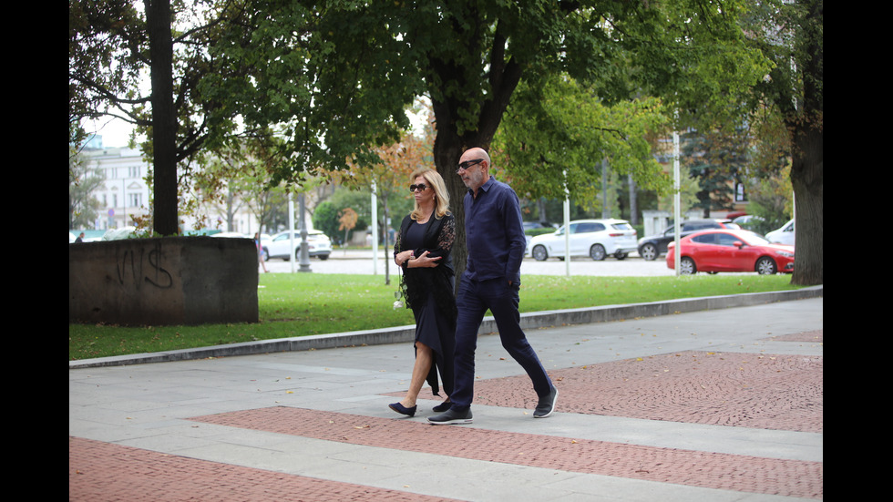 Близки и приятели изпратиха Тошо Тошев в последния му път