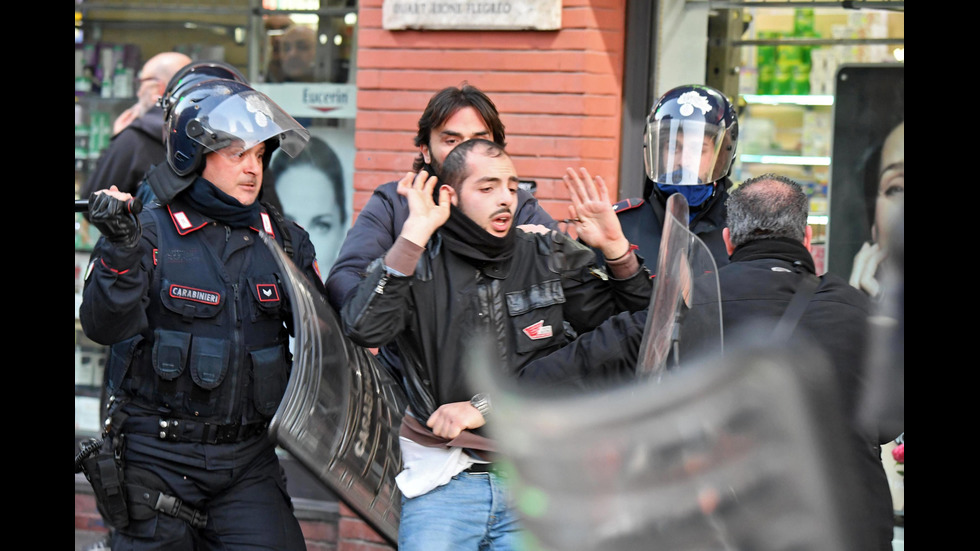 Сблъсъци между протестиращи и полиция в Неапол