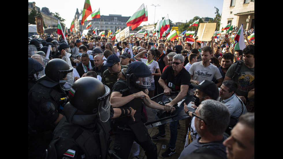 Протест пред парламента