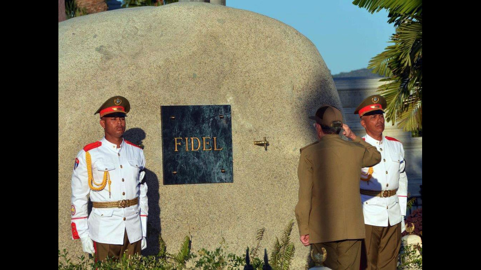 Погребаха Фидел Кастро