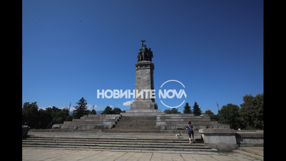 „ЛЕВИЦАТА!“ с палатков лагер срещу премахването на Паметника на Съветската армия