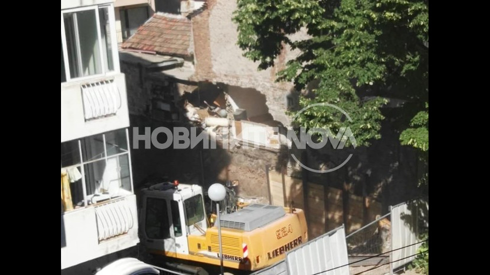 Срути се част от къща в центъра на Пловдив