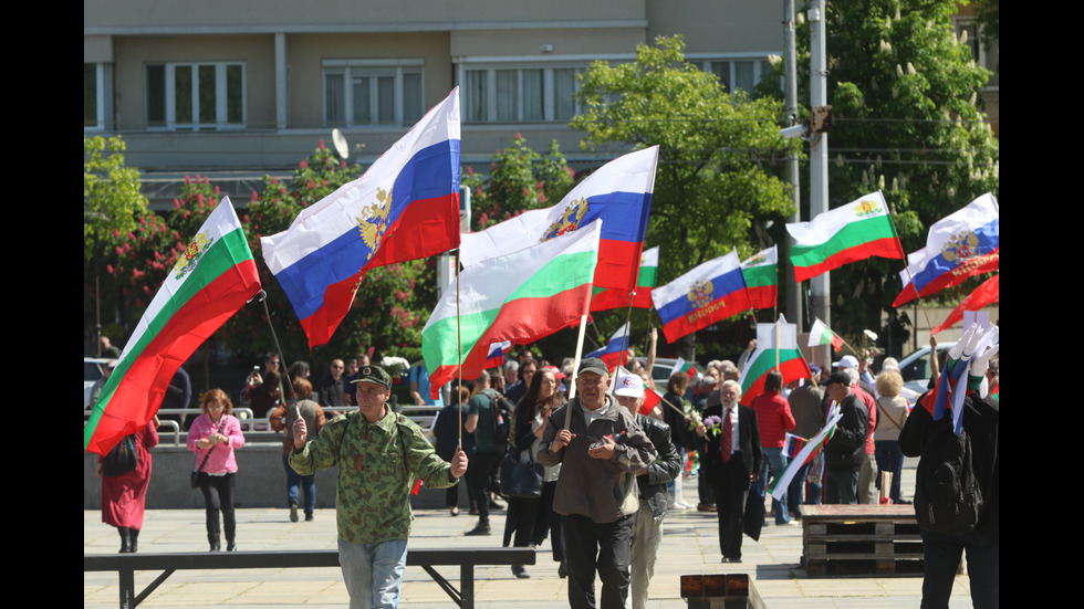 Нарисуваха украинското знаме върху Паметника на Съветската армия