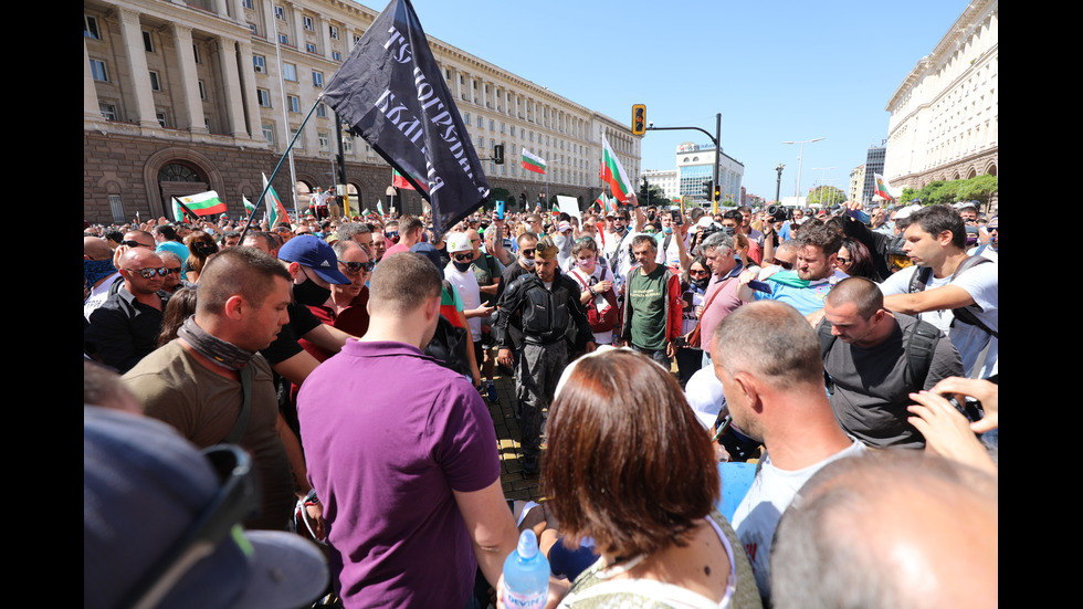 Протест пред парламента