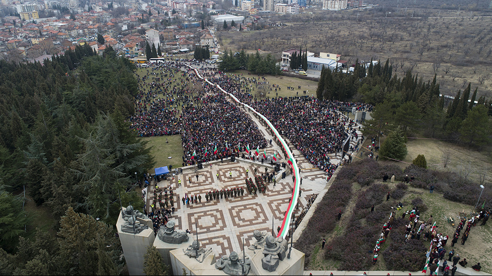300-метров трибагреник на празничното шествие в Стара Загора