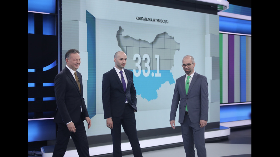 ЗАД КАДЪР: Изборният ден по NOVA В СНИМКИ