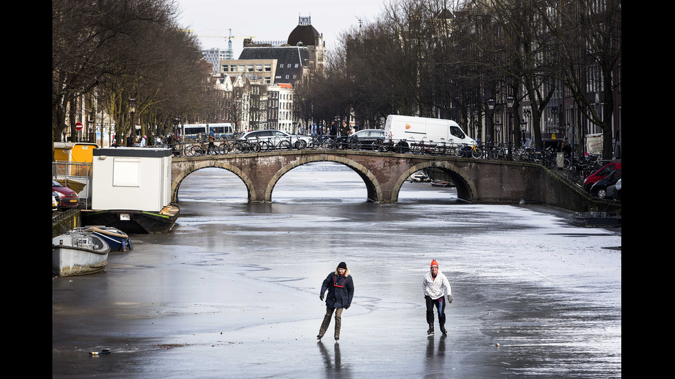 Каналите в Холандия замръзнаха