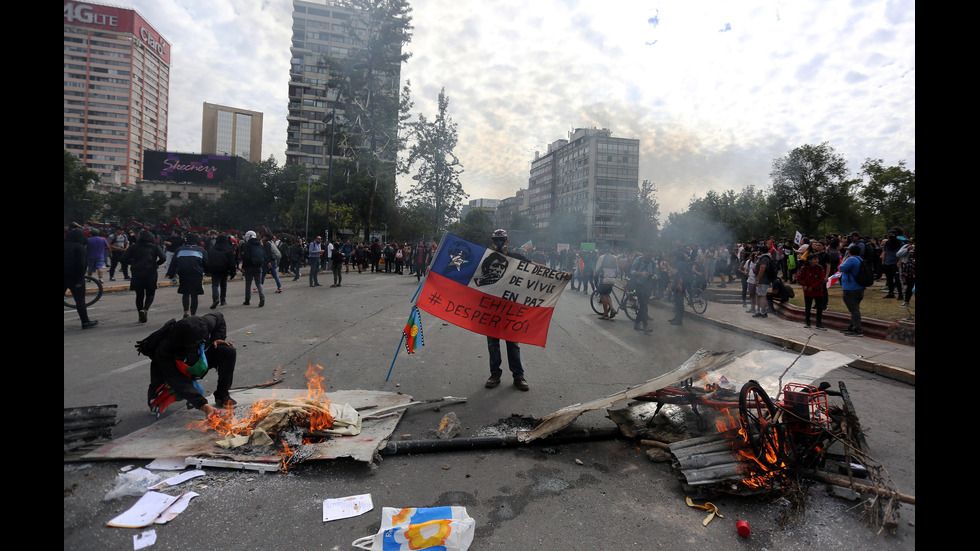 Протестите в Чили не стихват
