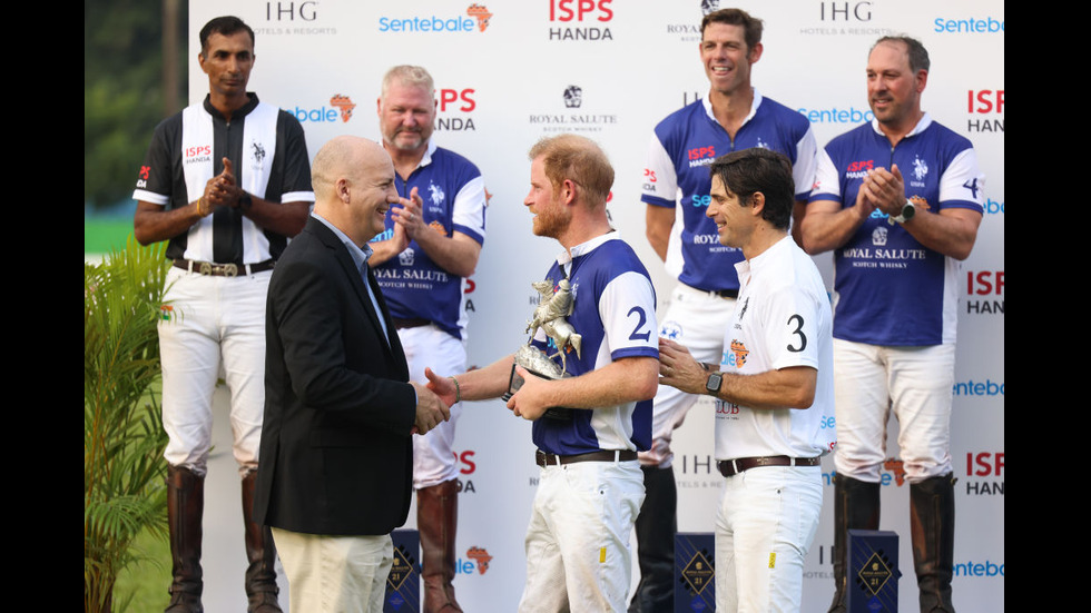 Принц Хари участва в благотворителен мач по поло в Сингапур