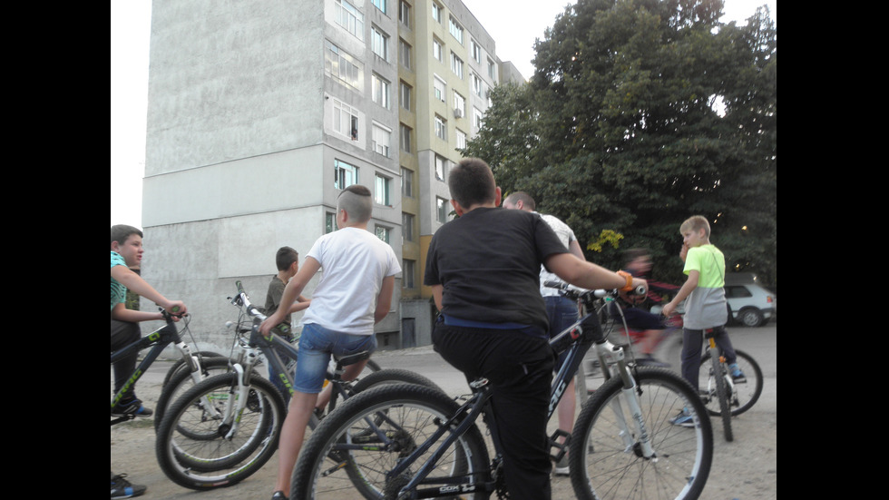 Мъж заплашва да скочи от прозореца на дома си в Благоевград