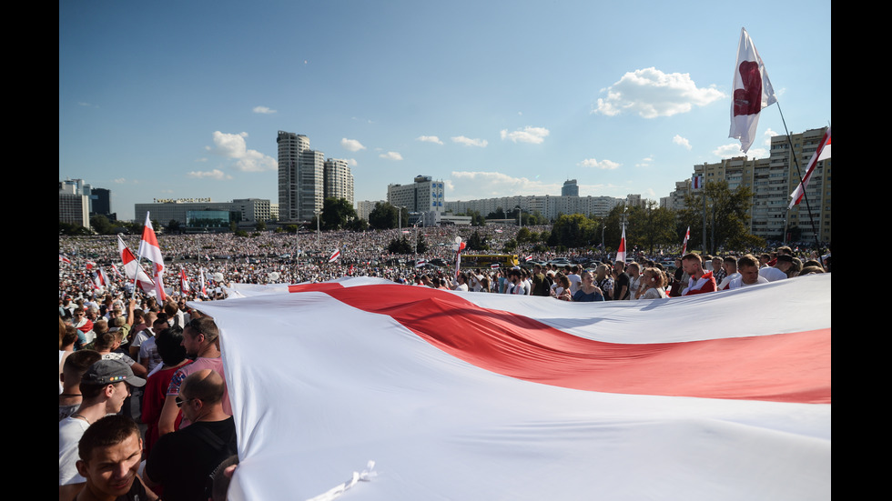 Кадри от дрон показват протестите в Беларус