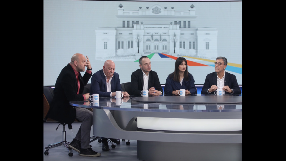 ЗАД КАДЪР: Изборният ден по NOVA В СНИМКИ