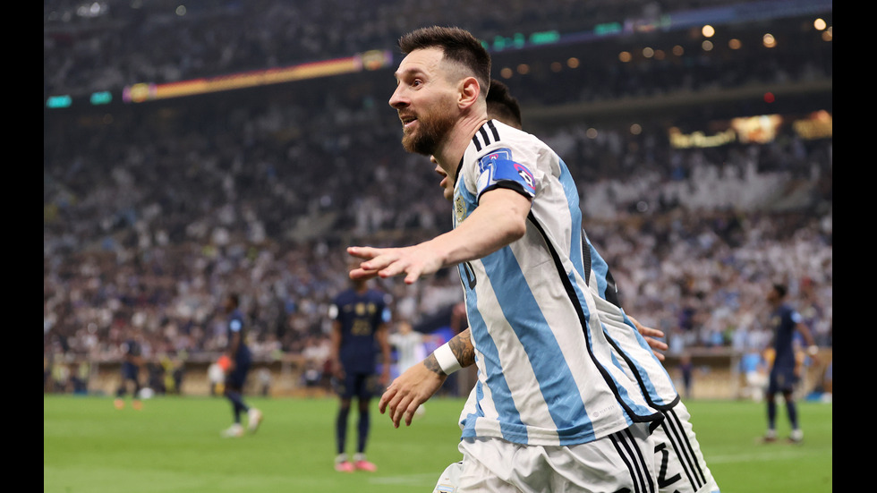 АРЖЕНТИНА ШАМПИОН! Меси вдига световната купа след невиждана драма в Катар