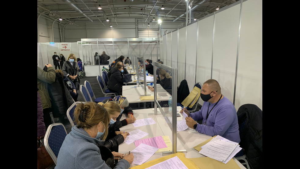 Сгрешени протоколи бавят предаването на изборните книжа за област София
