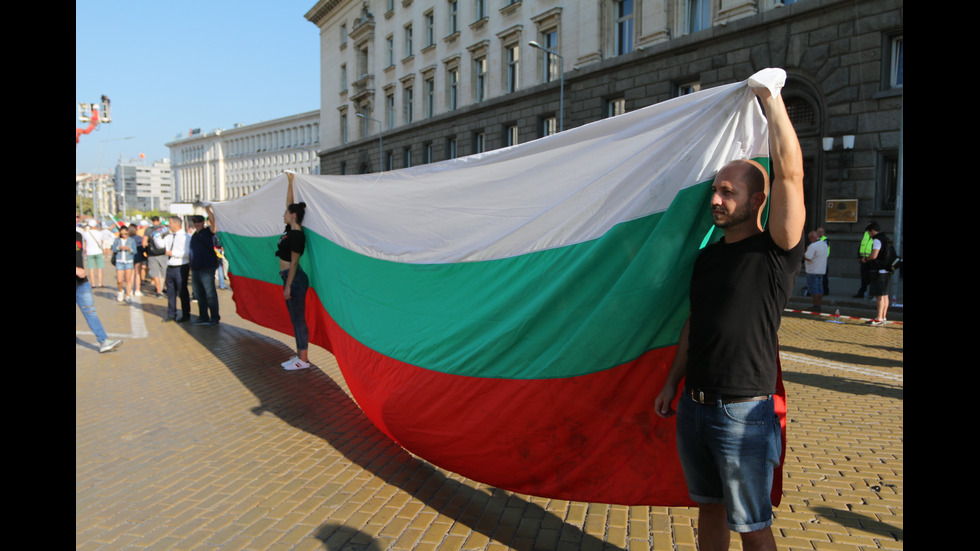 Нов голям протест пред парламента