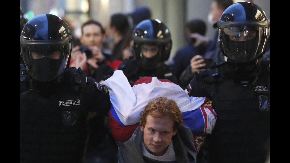 Над 100 задържани след протест за оставката на Путин в Москва