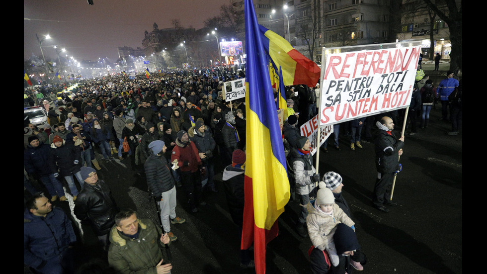 Десетки хиляди на протест в Румъния