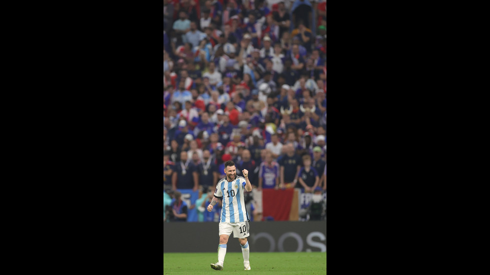 АРЖЕНТИНА ШАМПИОН! Меси вдига световната купа след невиждана драма в Катар