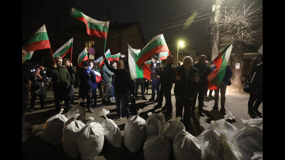 Автопоход на „Величие“: Протест в деня на извънредното заседание на НС