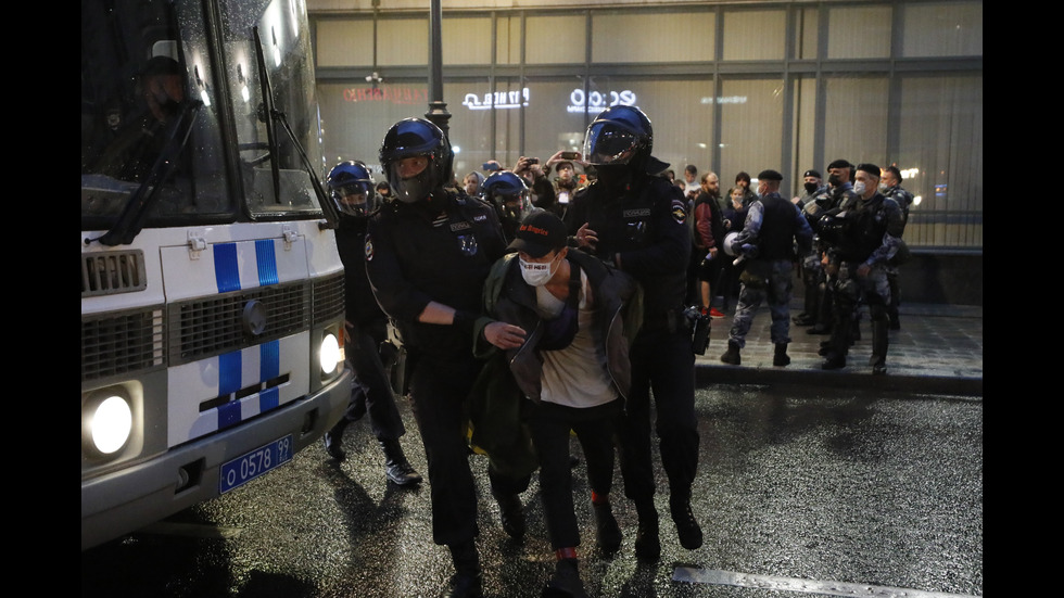 Над 100 задържани след протест за оставката на Путин в Москва
