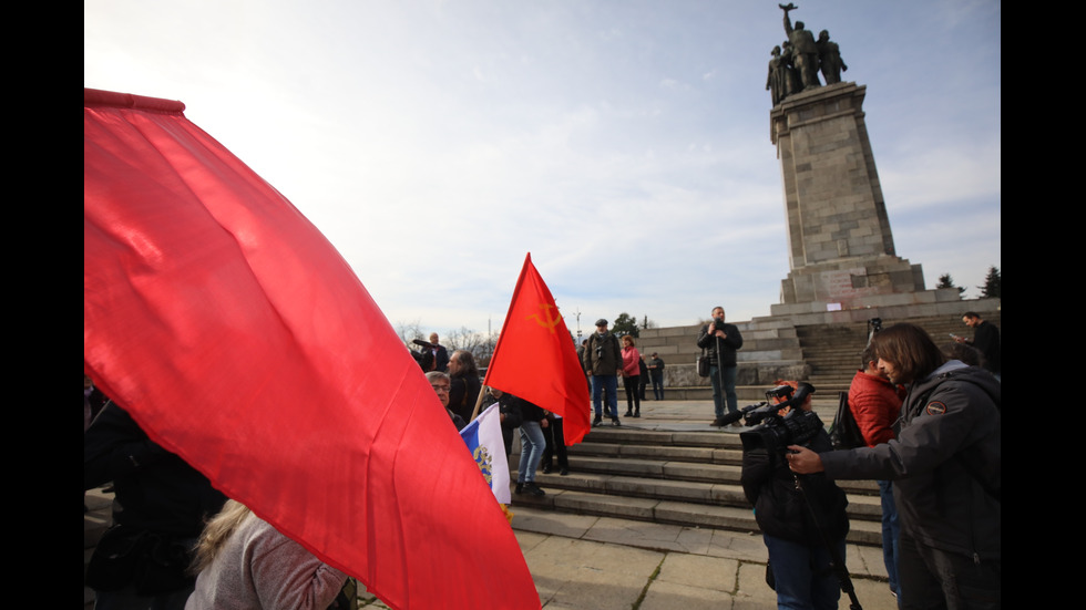 Протест в защита на Паметника на Съветската армия в София