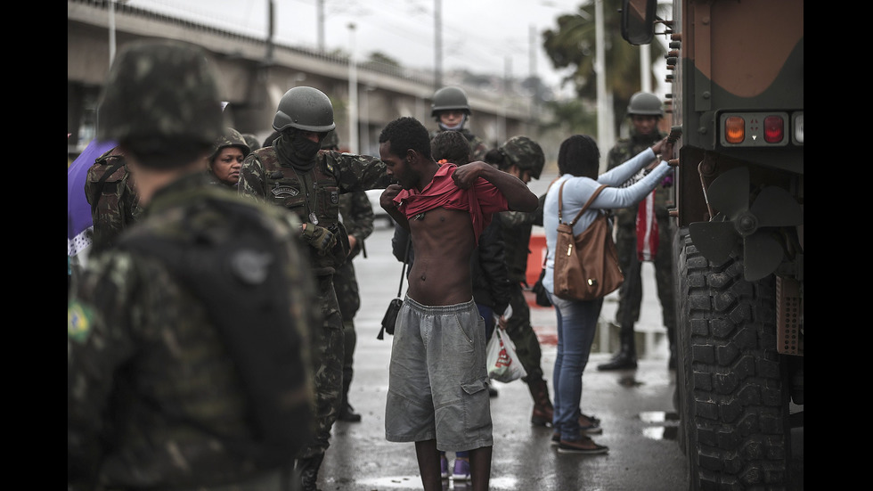Бразилиската армия влиза в Рио, за да се справи с престъпността