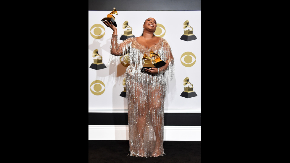 Стил и сексапил завладяха червения килим на наградите „Грами”