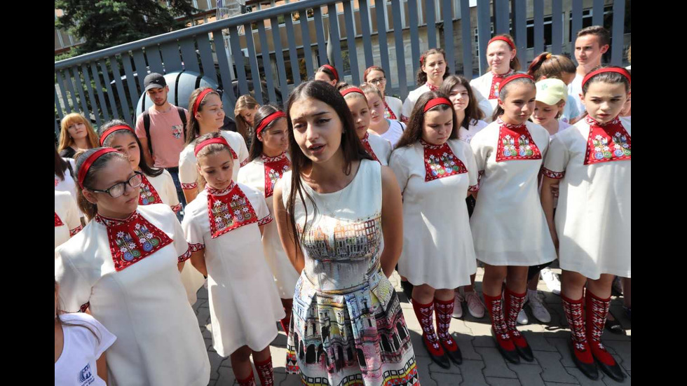 Детският хор на БНР излезе на протест