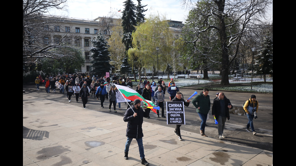 „Стига повече“: Протест в София срещу войната по пътищата