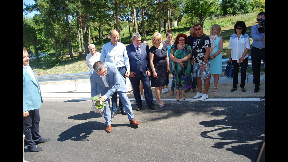 Откриха ремонтирания път между Горна Оряховица и Арбанаси