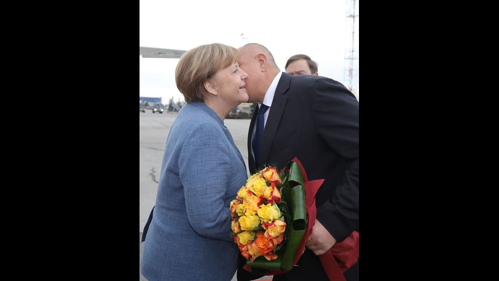 Меркел пристигна в България