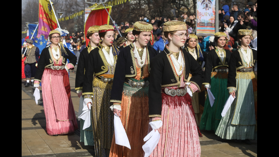 Над 12 000 участници на „Сурва“ в Перник