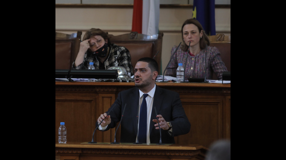 Бурни дебати в първия работен ден на новото Народно събрание