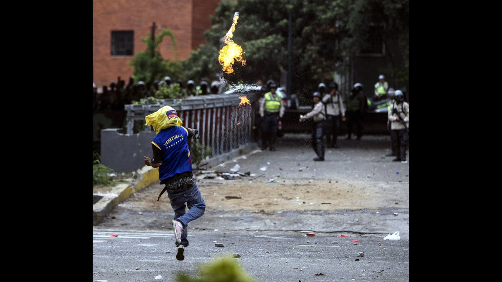 Антиправителствените протести във Венецуела продължават