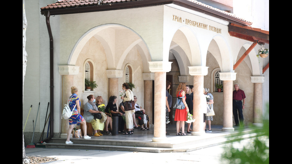 Близки и приятели се простиха с Венета Зюмбюлева