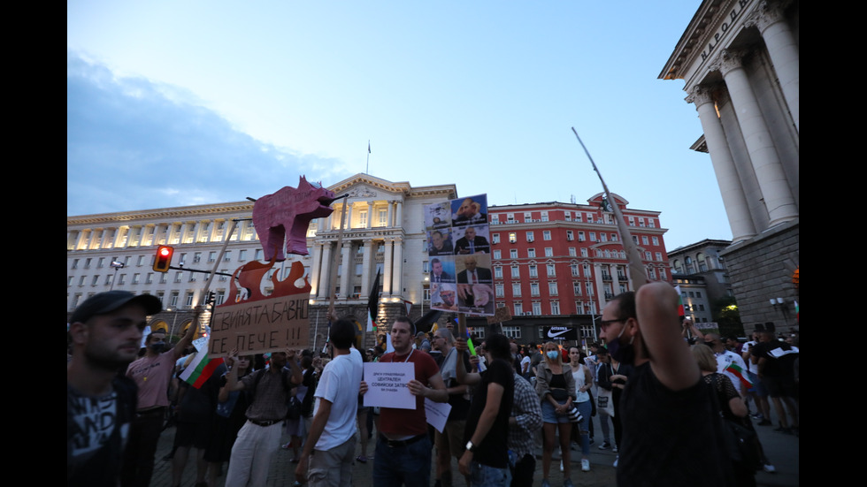 ДЕН ОСМИ: Протестите с искане за оставка на кабинета продължават